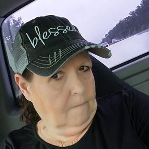 Meet your Posher, Joni